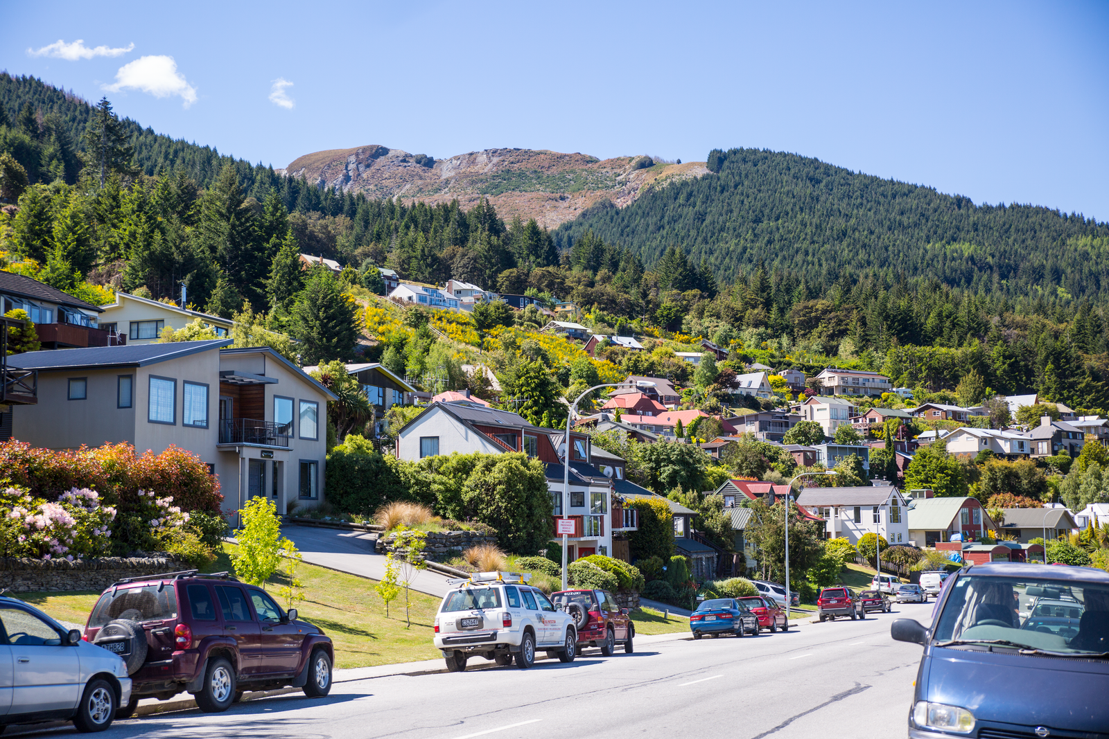 Working holiday na Nova Zelândia: estrada entre montanhas em Queenstown